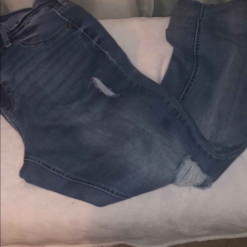 Maurices hole in Jeans